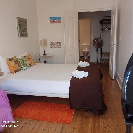 Chiado Happy Rooms Lisbona Esterno foto