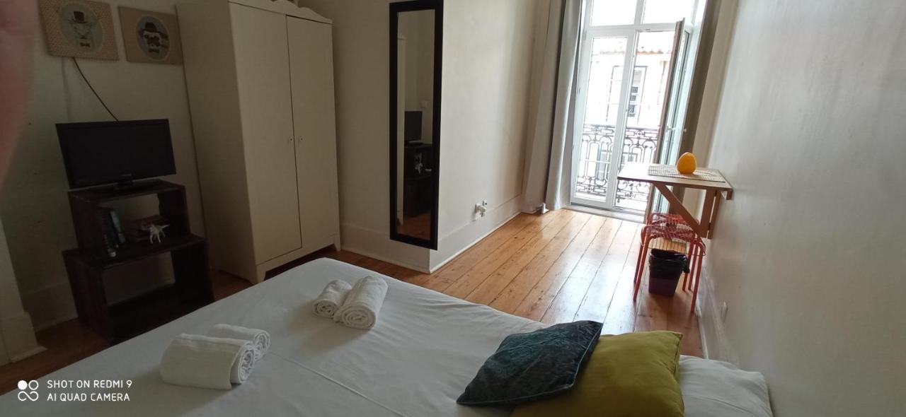 Chiado Happy Rooms Lisbona Esterno foto