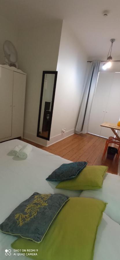 Chiado Happy Rooms Lisbona Esterno foto