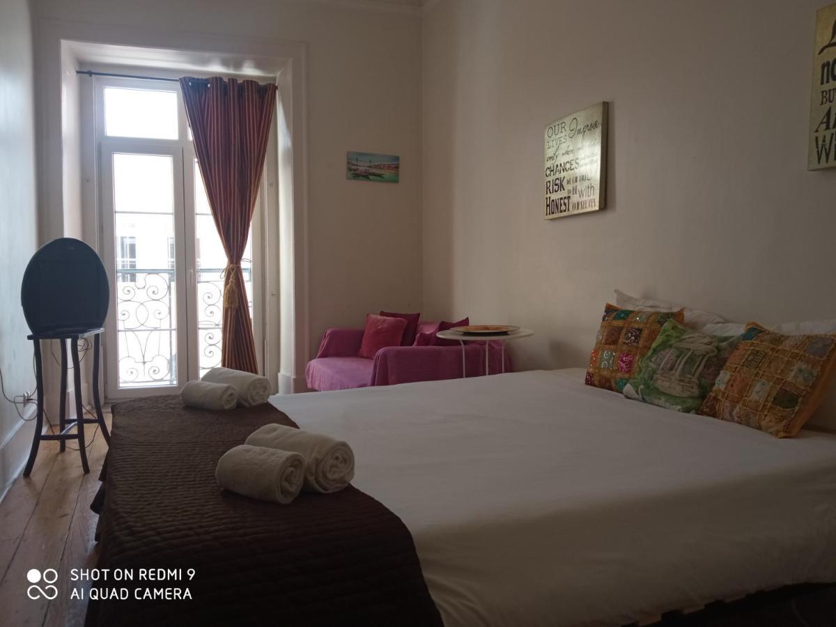 Chiado Happy Rooms Lisbona Esterno foto