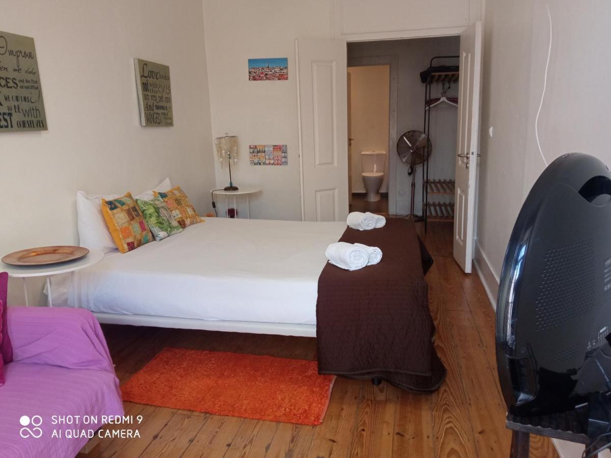 Chiado Happy Rooms Lisbona Esterno foto