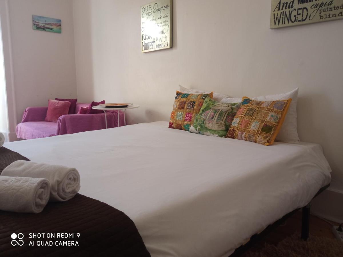 Chiado Happy Rooms Lisbona Esterno foto