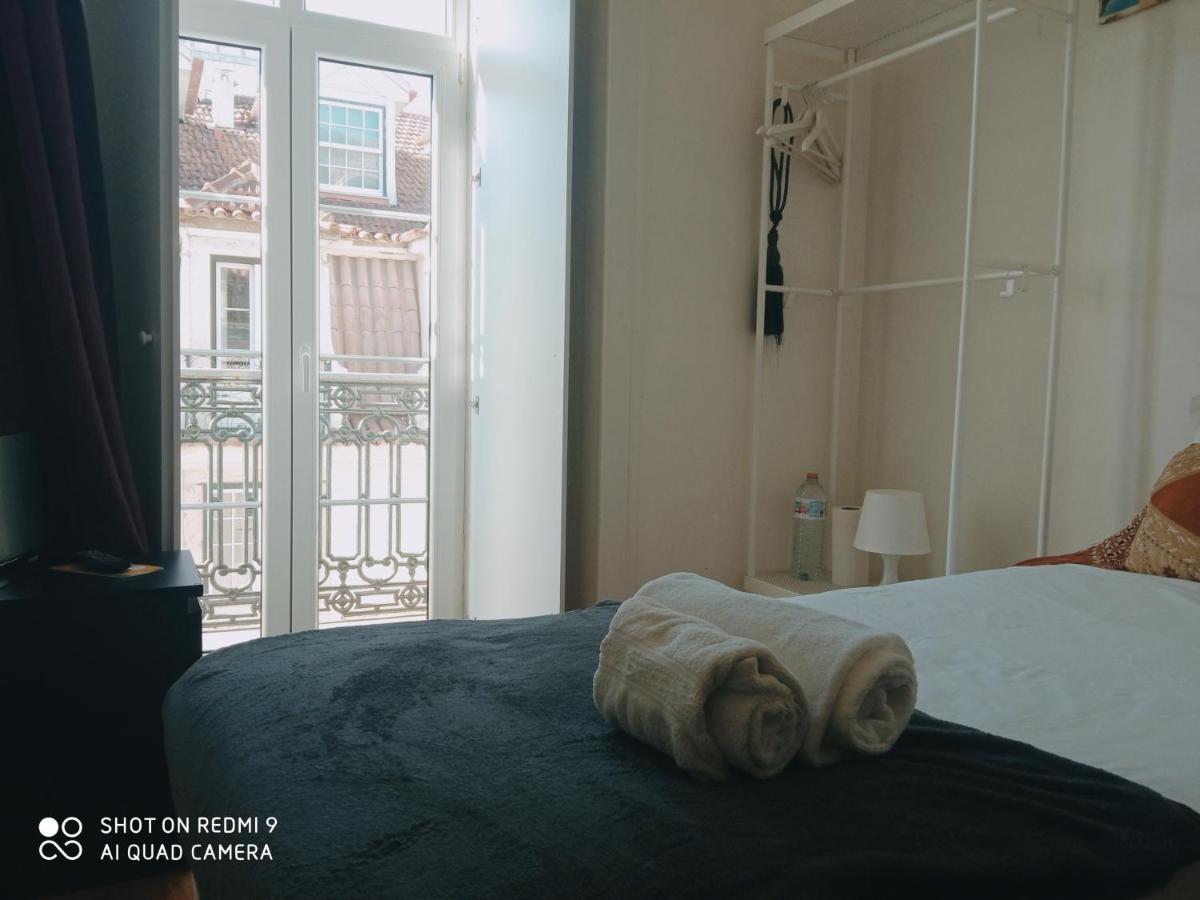 Chiado Happy Rooms Lisbona Esterno foto